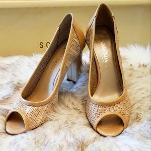 Aquatalia cream heels size 7